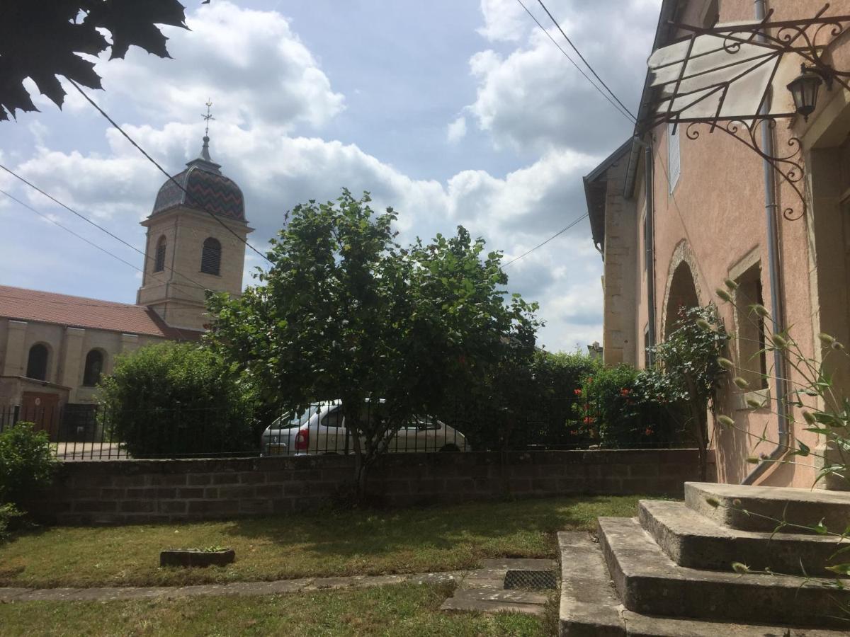 Les Deux Licornes Villa Anchenoncourt-et-Chazel Exteriör bild