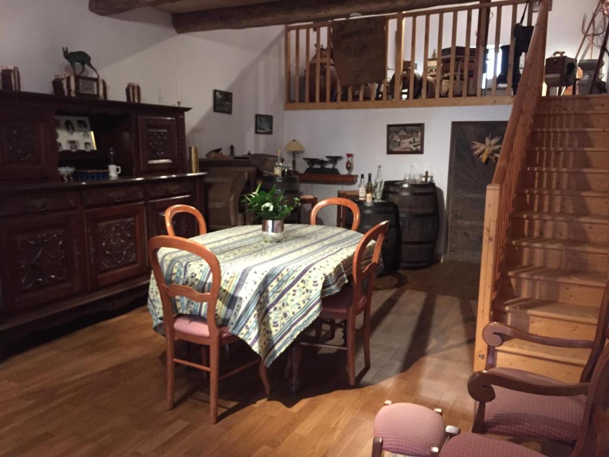 Les Deux Licornes Villa Anchenoncourt-et-Chazel Exteriör bild
