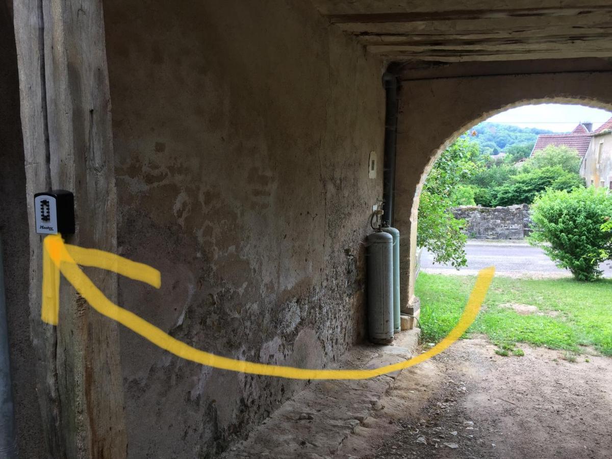Les Deux Licornes Villa Anchenoncourt-et-Chazel Exteriör bild