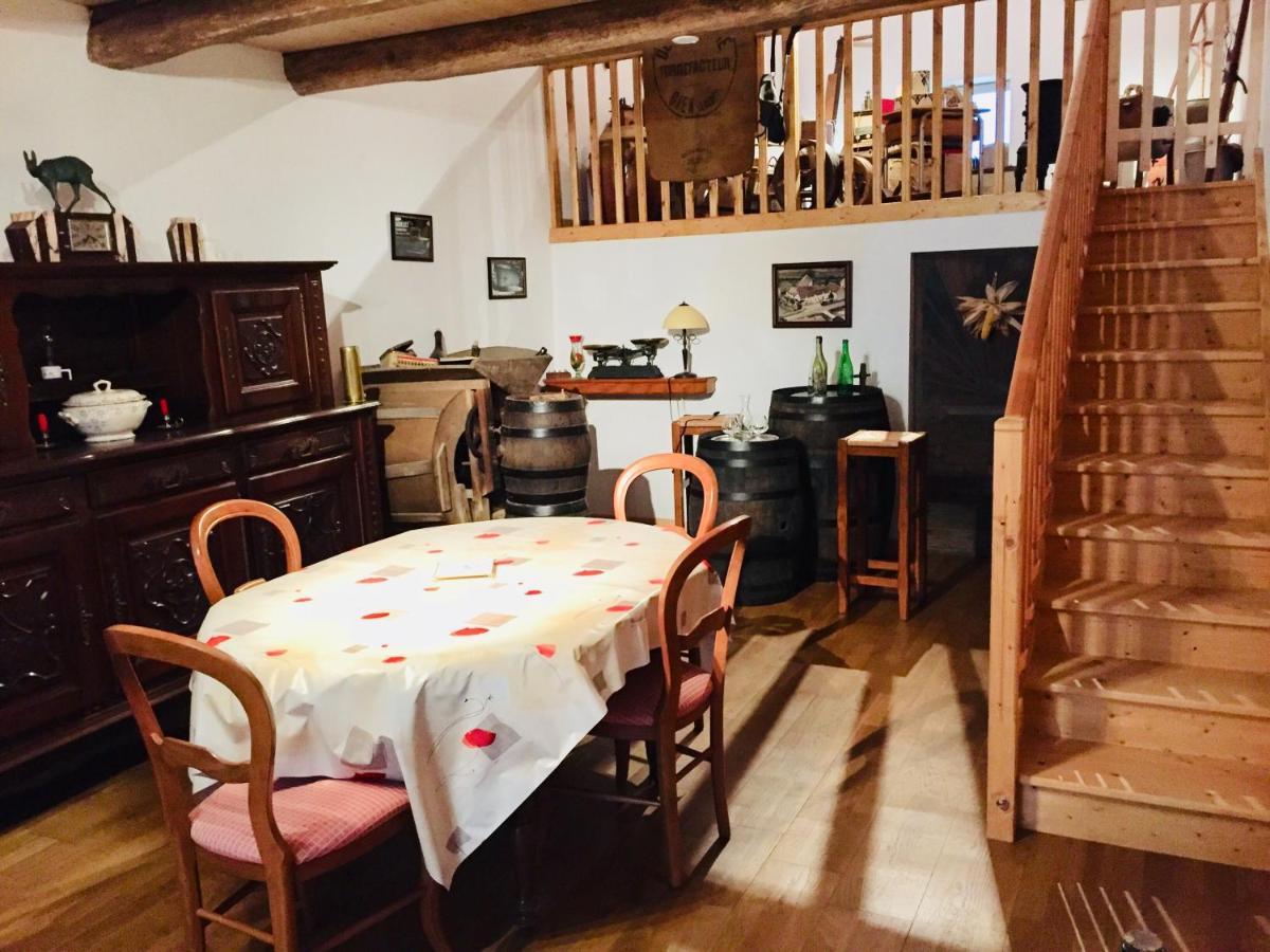 Les Deux Licornes Villa Anchenoncourt-et-Chazel Exteriör bild